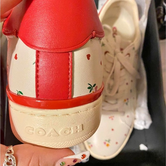 Coach valentines collection - Picture 3 of 3